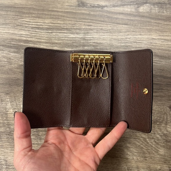 Louis Vuitton 6 key holder - Picture 3 of 10